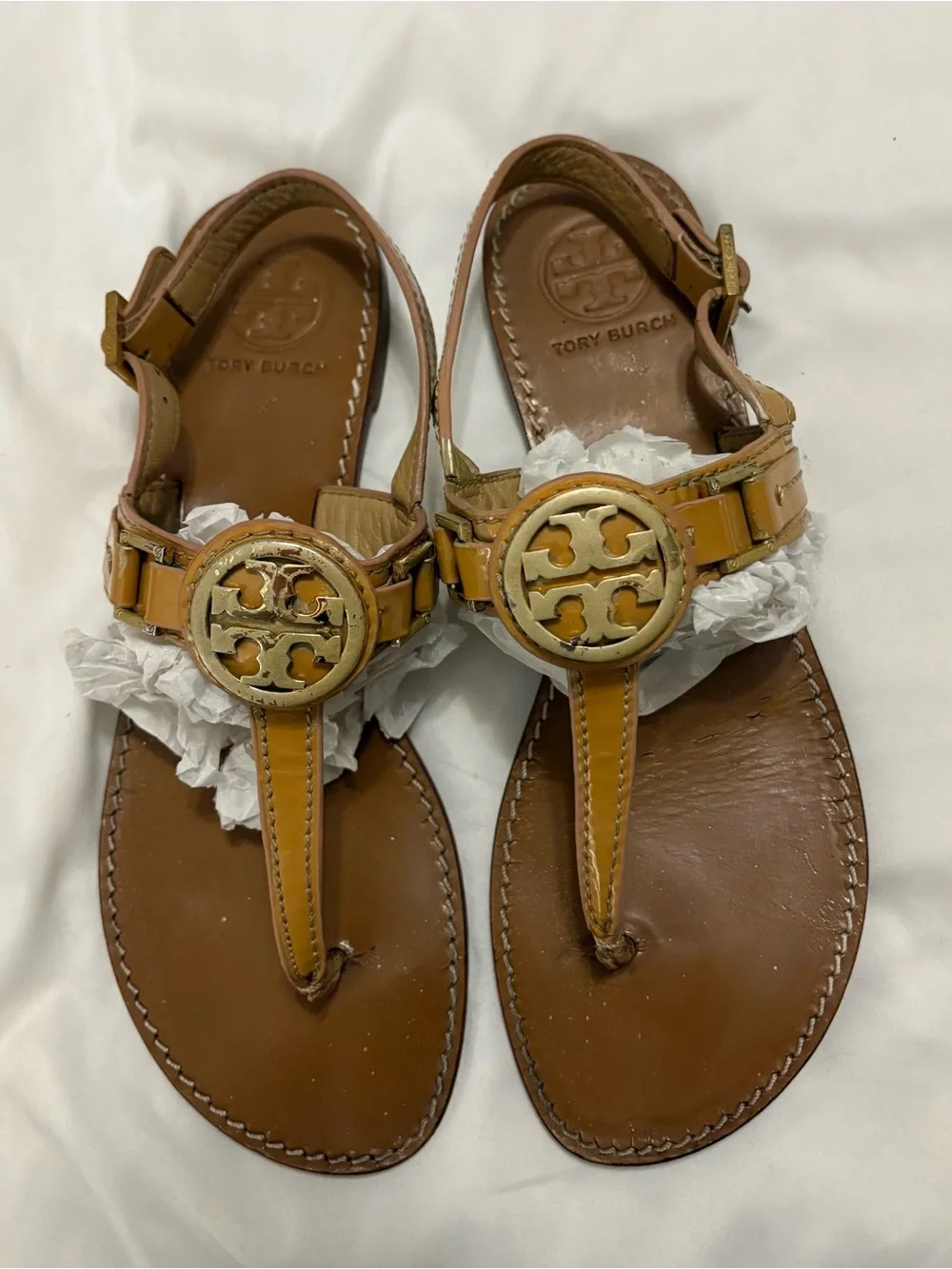 Tory Burch Cassia Women’s Yellow Gold  T Logo Leather Sandals Size 9
